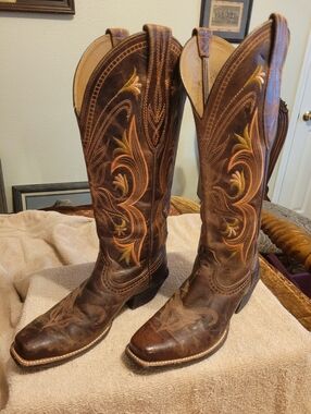 Ariat Tall Ladies Western Boots Size 7B
